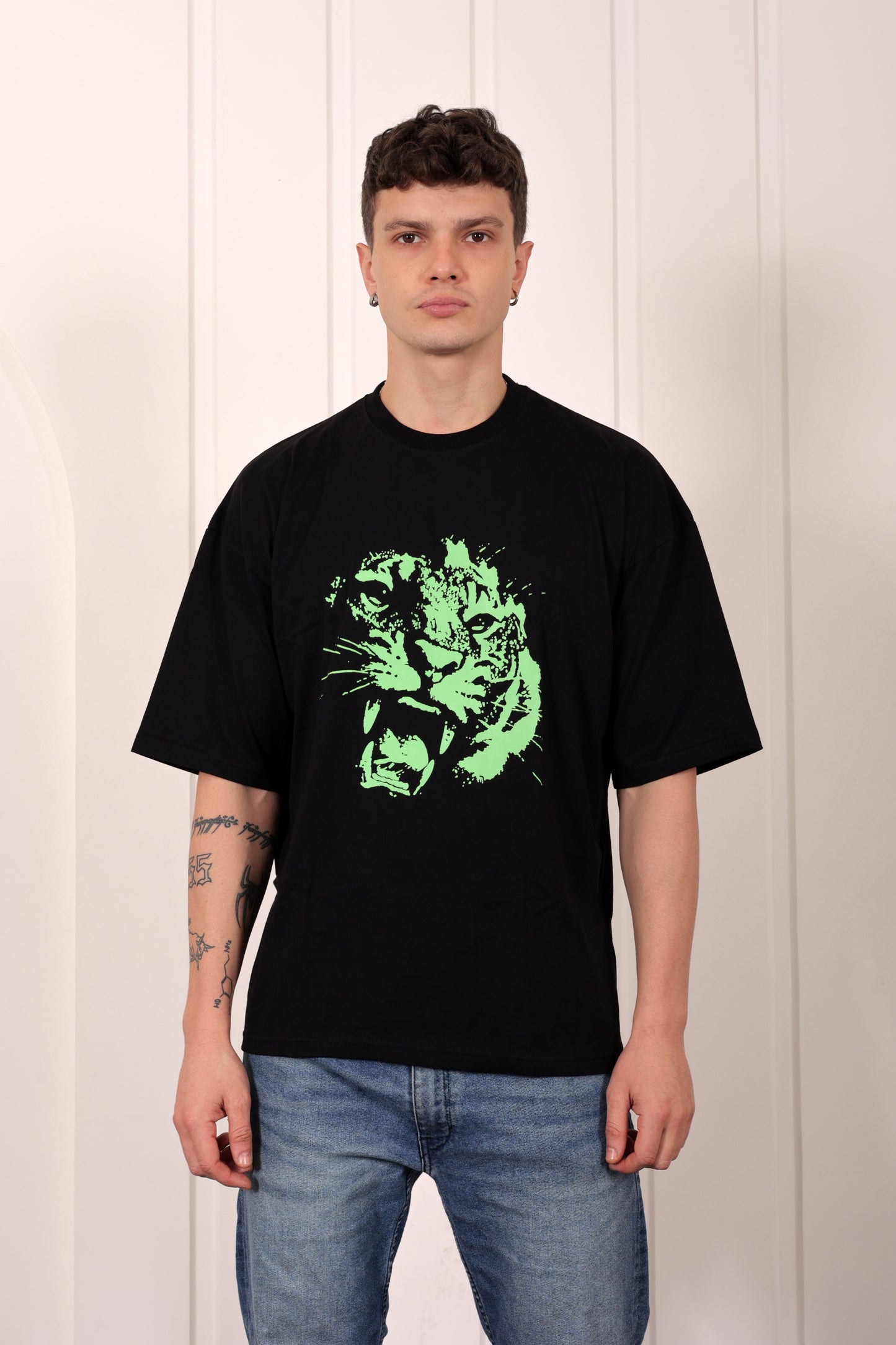 Roar Black Oversized Printed T-shirt